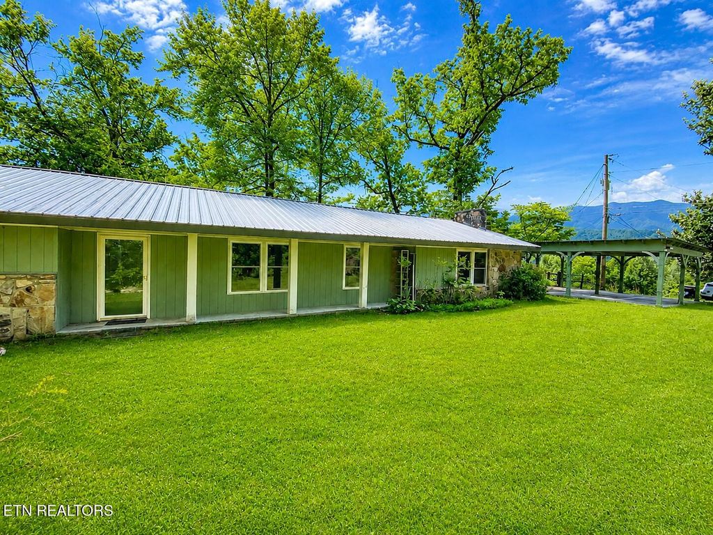 Photo of 505 Crest Rd, Gatlinburg, TN 37738 (MLS # 1341366)