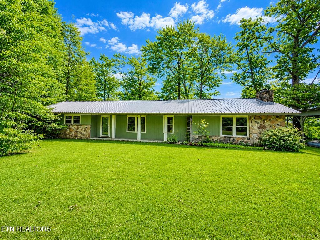 Photo of 505 Crest Rd, Gatlinburg, TN 37738 (MLS # 1341366)