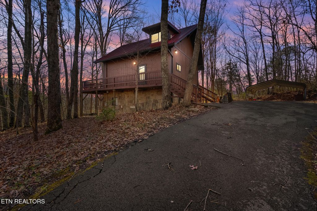 Photo of 4112 Hillcrest Road Rd, Sevierville, TN 37862 (MLS # 1324873)