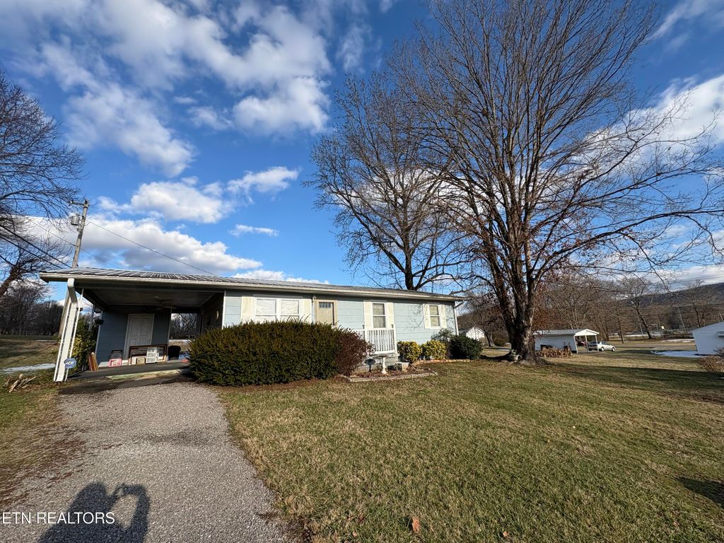 Photo of 1747 Fairview Rd, Oliver Springs, TN 37840 (MLS # 1286620)