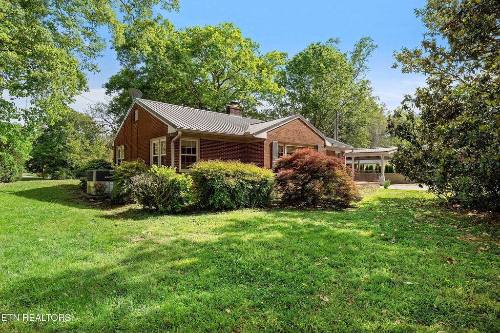 Photo of 610 S Charles G Seivers Blvd, Clinton, TN 37716 (MLS # 1339491)