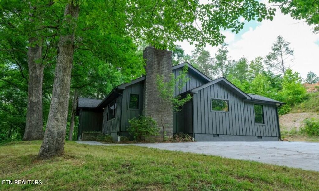 Photo of 306 Glades Rd, Gatlinburg, TN 37738 (MLS # 1343834)