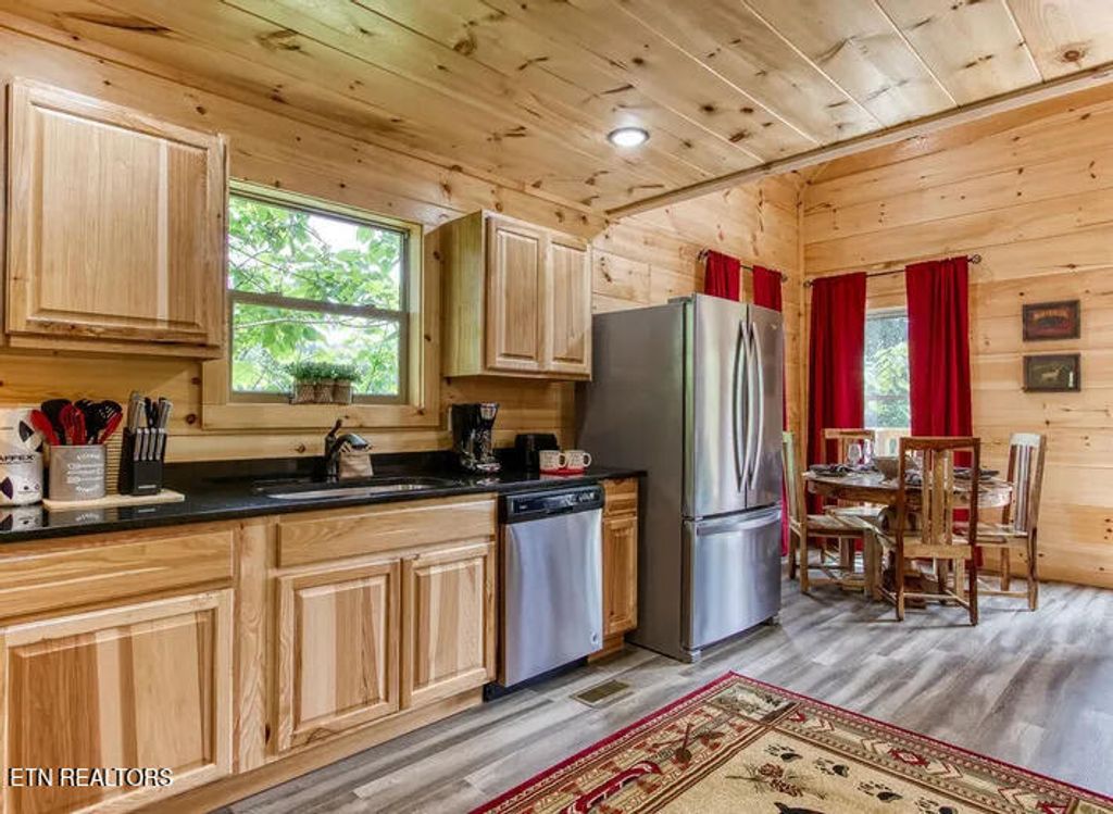 Photo of 631 Timber Ridge Rd, Gatlinburg, TN 37738 (MLS # 1337329)