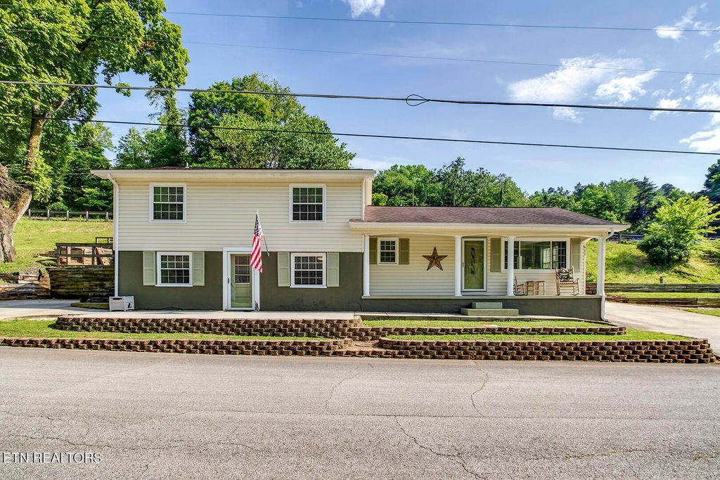 Photo of 611 E Race St, Kingston, TN 37763 (MLS # 1303450)