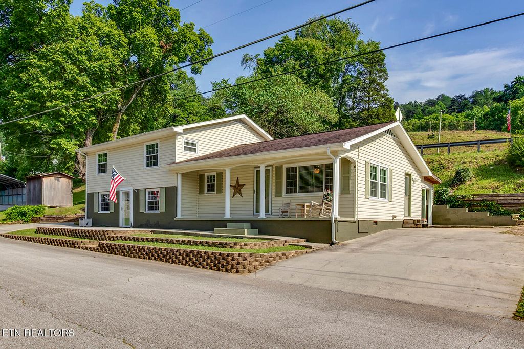 Photo of 611 E Race St, Kingston, TN 37763 (MLS # 1303450)