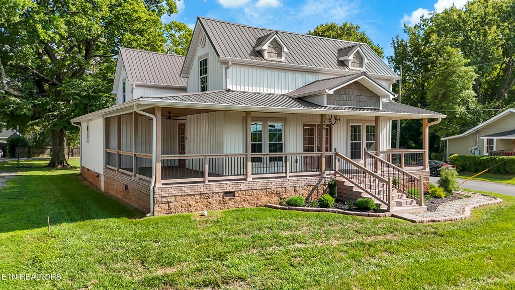 Photo of 400 E 4Th North St, Morristown, TN 37814 (MLS # 1311587)