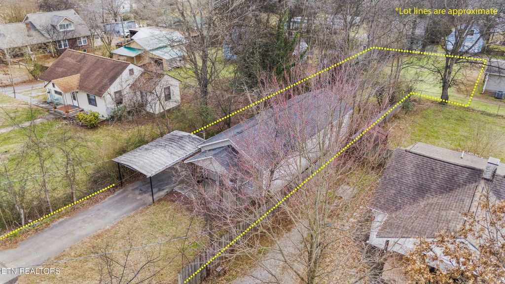 Photo of 2417 Mentor Rd, Louisville, TN 37777 (MLS # 1326570)