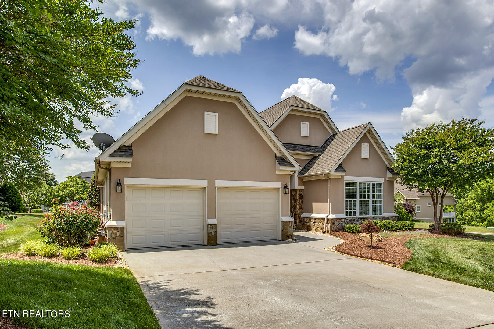 227 Kingbird Drive