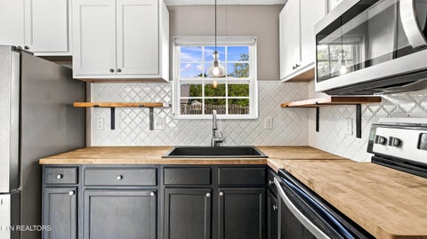 Tiny photo for 4053 Acorn Drive, Knoxville, TN 37918 (MLS # 1358119)