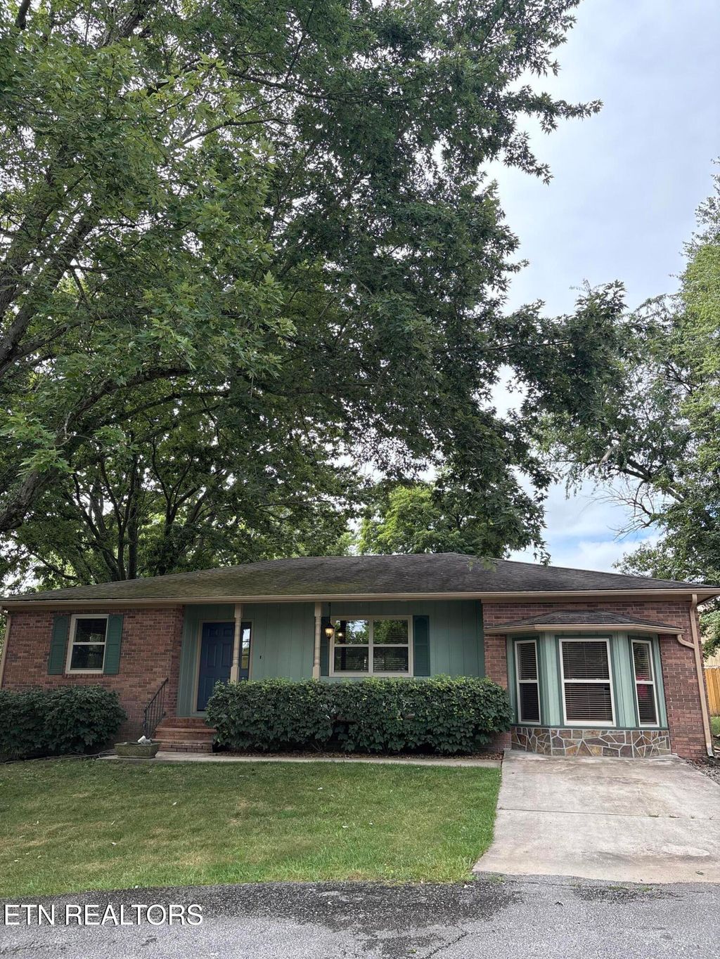 Photo of 165 Oak Rd, Crossville, TN 38555 (MLS # 1310867)