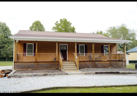 Photo of 935 Pine Tree Rd, Jamestown, TN 38556 (MLS # 1355457)