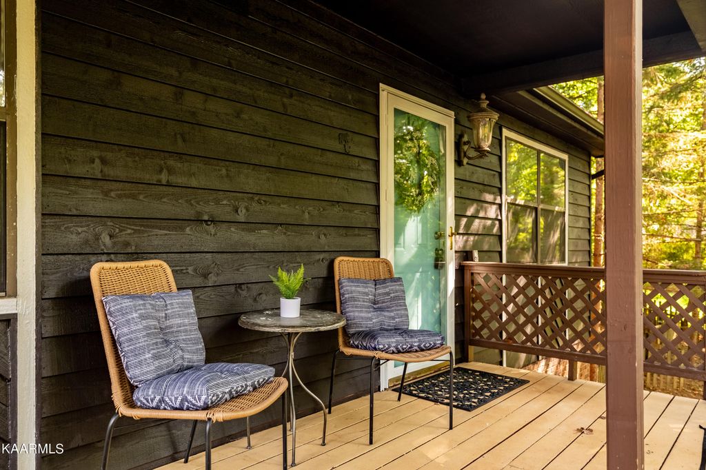 Photo of 1429 Crestwood Drive, Louisville, TN 37777 (MLS # 1237622)