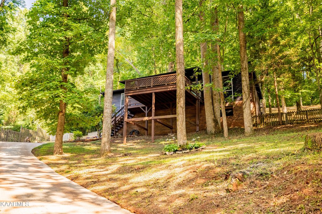 Photo of 1429 Crestwood Drive, Louisville, TN 37777 (MLS # 1237622)