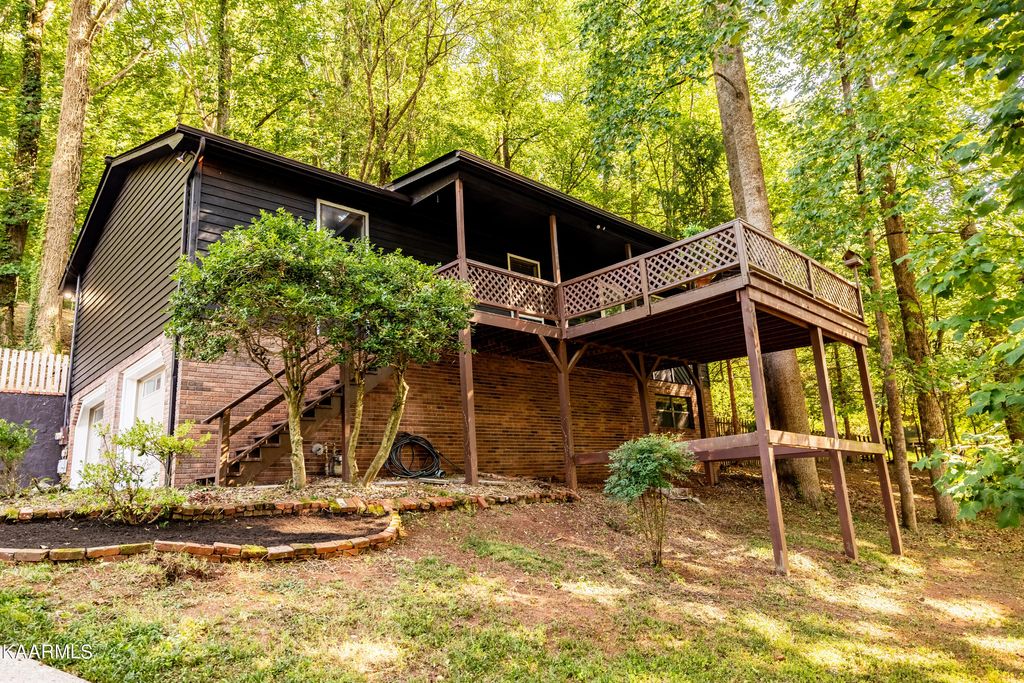 Photo of 1429 Crestwood Drive, Louisville, TN 37777 (MLS # 1237622)