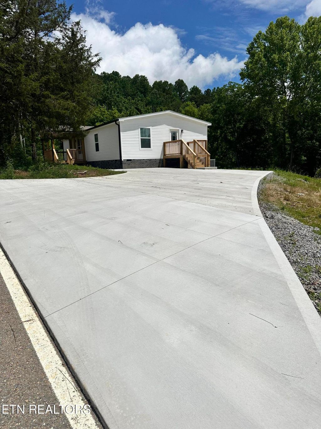 Photo of 9556 Crisman Rd, Heiskell, TN 37754 (MLS # 1306590)