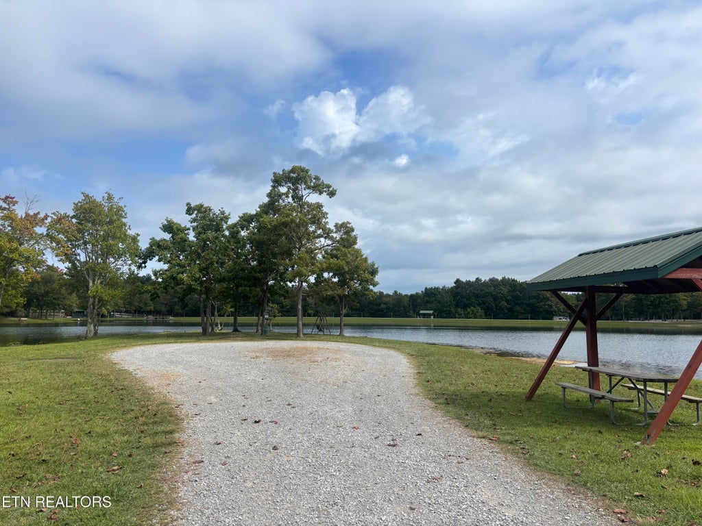 Photo of 178 Laurel Pt, Crossville, TN 38571 (MLS # 1357018)