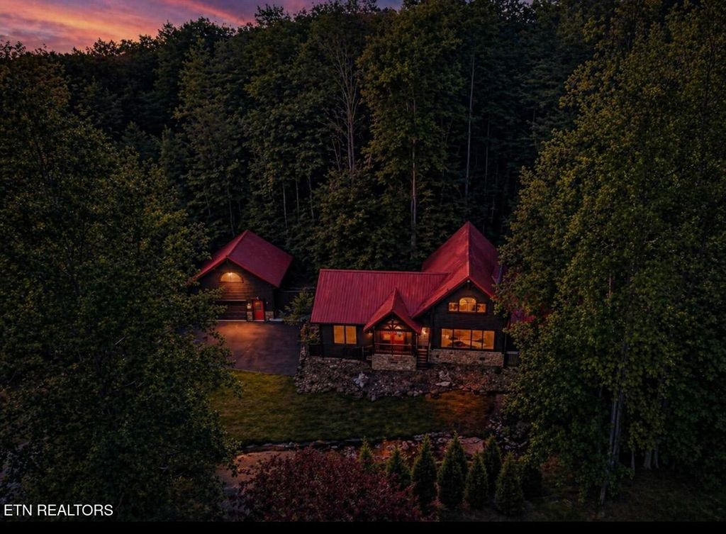 Photo of 2609 Cedar Falls Way, Sevierville, TN 37862 (MLS # 1338592)