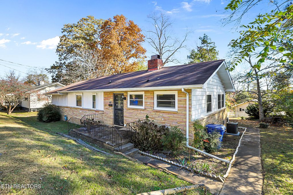 Photo of 103 Glendale Lane, Oak Ridge, TN 37830 (MLS # 1321756)