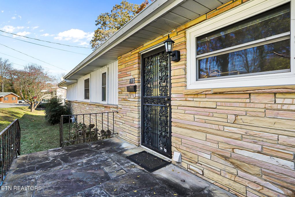 Photo of 103 Glendale Lane, Oak Ridge, TN 37830 (MLS # 1321756)