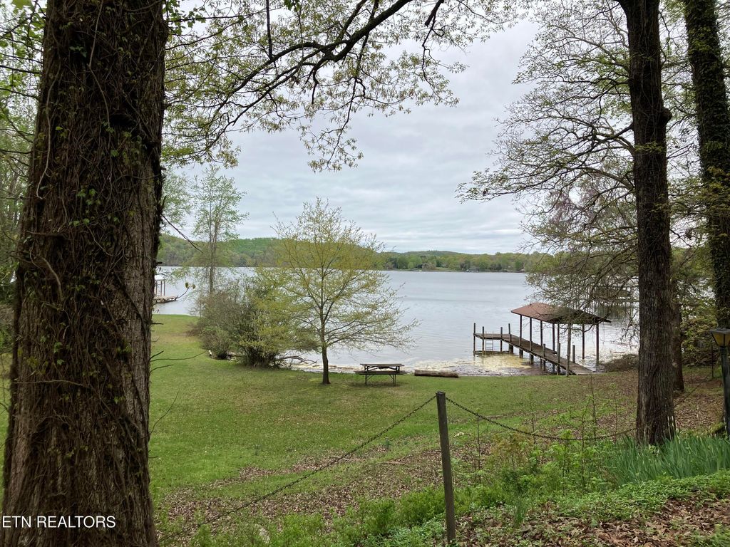 Photo of 910 Eagle Point Drive, Rockwood, TN 37854 (MLS # 1296673)