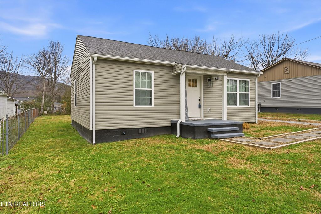 Photo of 117 Love Drive, Harriman, TN 37748 (MLS # 1323550)