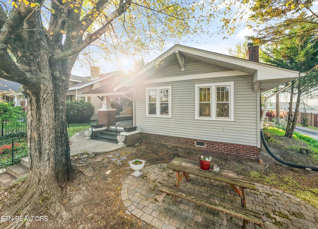 Photo of 120 E Churchwell Ave, Knoxville, TN 37917 (MLS # 1336608)