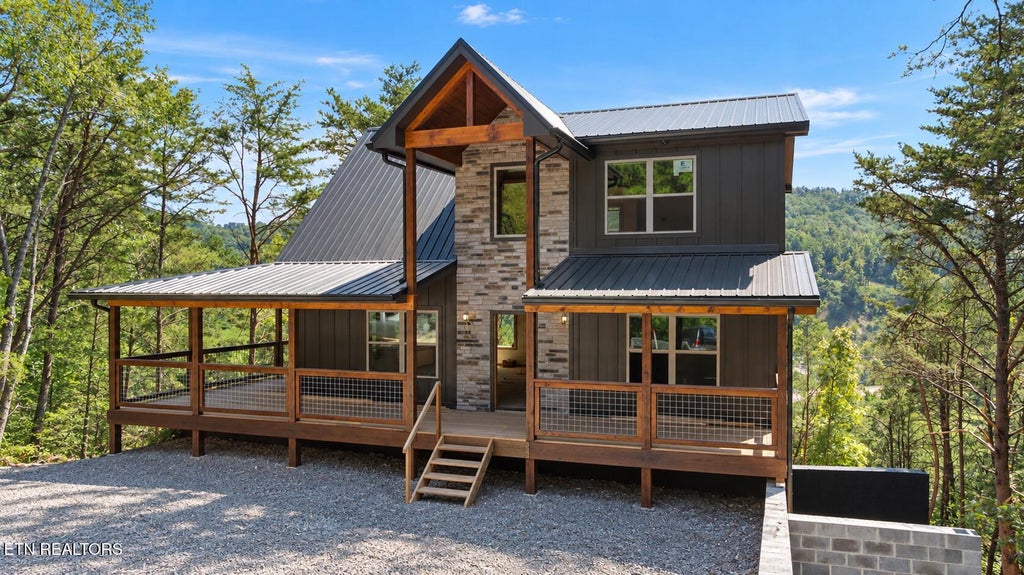 Photo of 3004 Crestview Court, Sevierville, TN 37862 (MLS # 1357043)