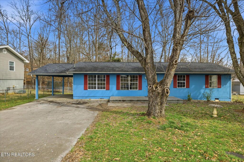 Photo of 134 Foxwood Circle, Oliver Springs, TN 37840 (MLS # 1330631)