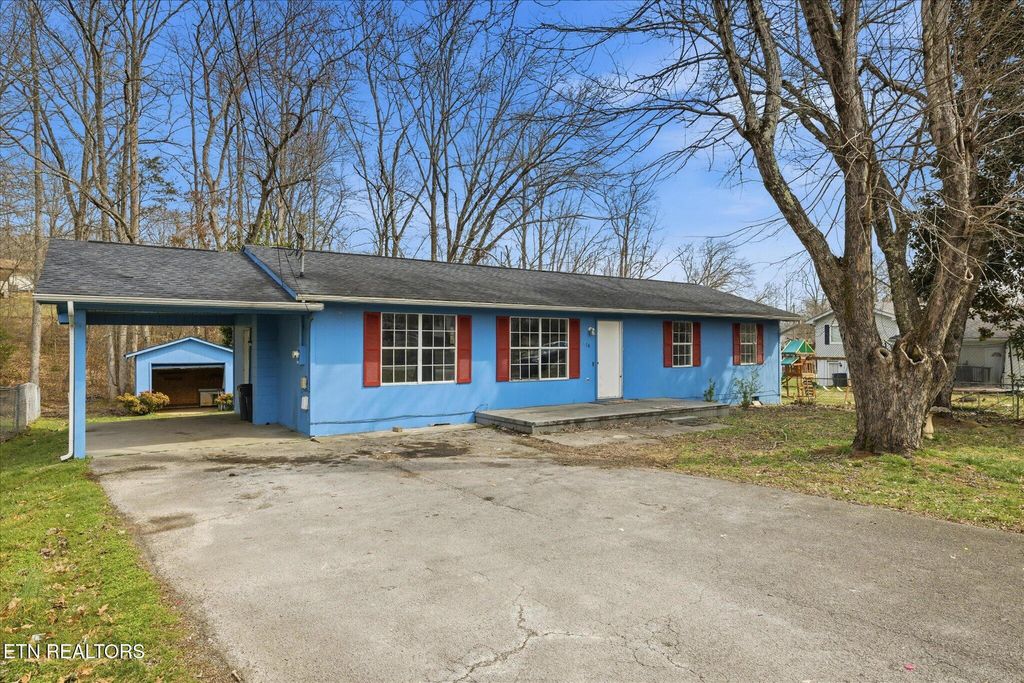 Photo of 134 Foxwood Circle, Oliver Springs, TN 37840 (MLS # 1330631)