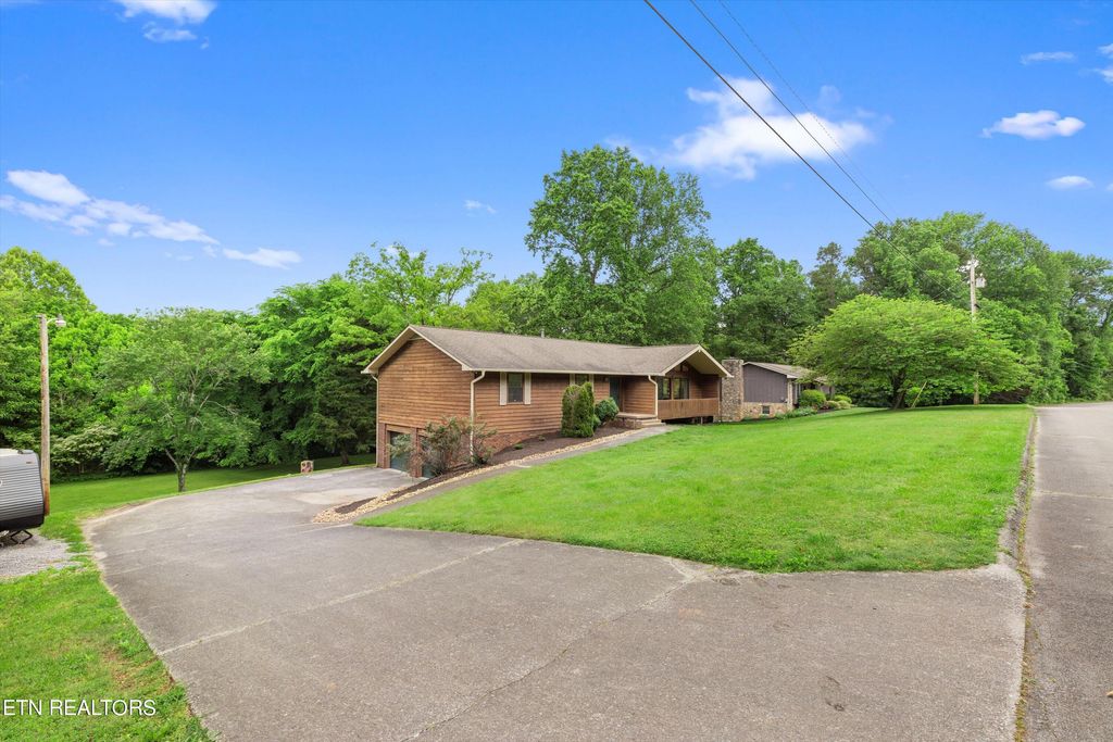 Photo of 1618 Mimosa Drive, Louisville, TN 37777 (MLS # 1263021)