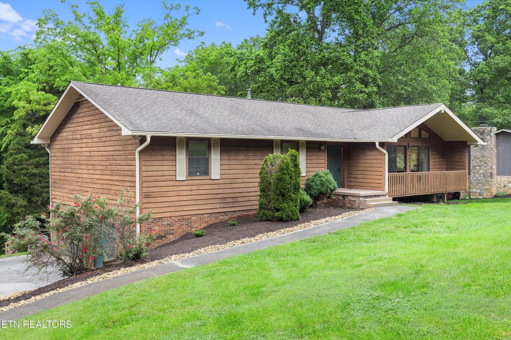 Photo of 1618 Mimosa Drive, Louisville, TN 37777 (MLS # 1263021)