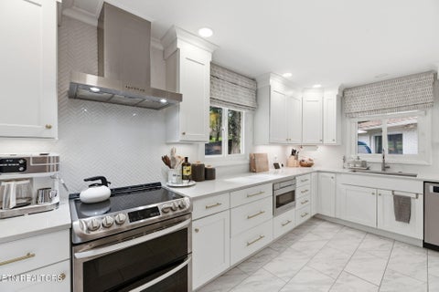 Tiny photo for 5715 Crestwood Drive, Knoxville, TN 37914 (MLS # 1357325)