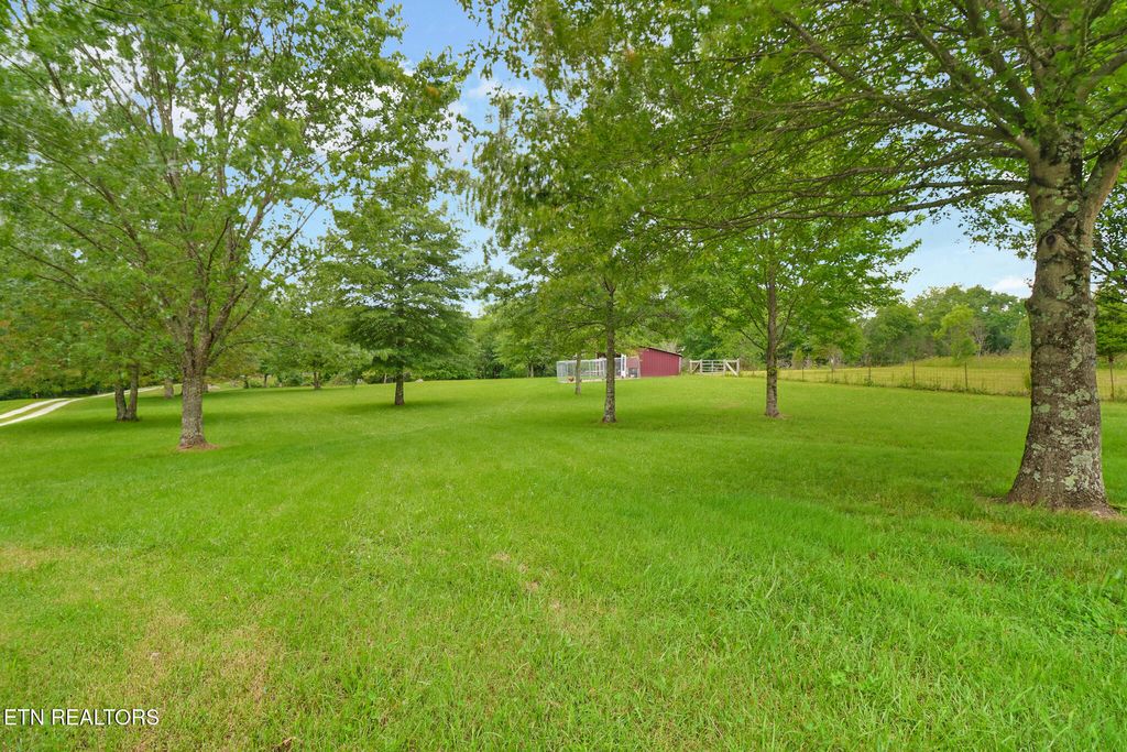 Photo of 627 Clint Lowe Rd, Crossville, TN 38572 (MLS # 1304769)