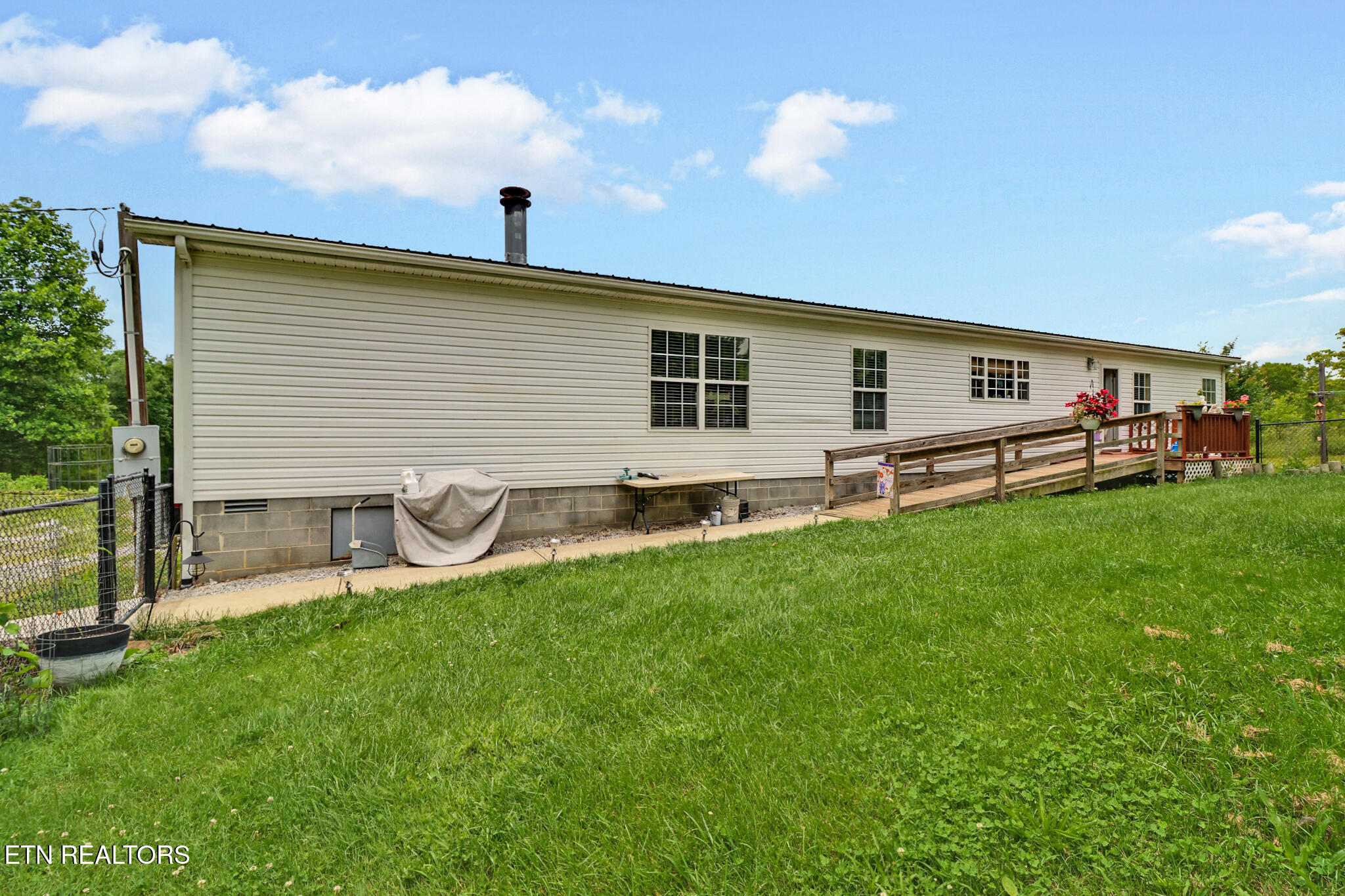 627 Clint Lowe Rd