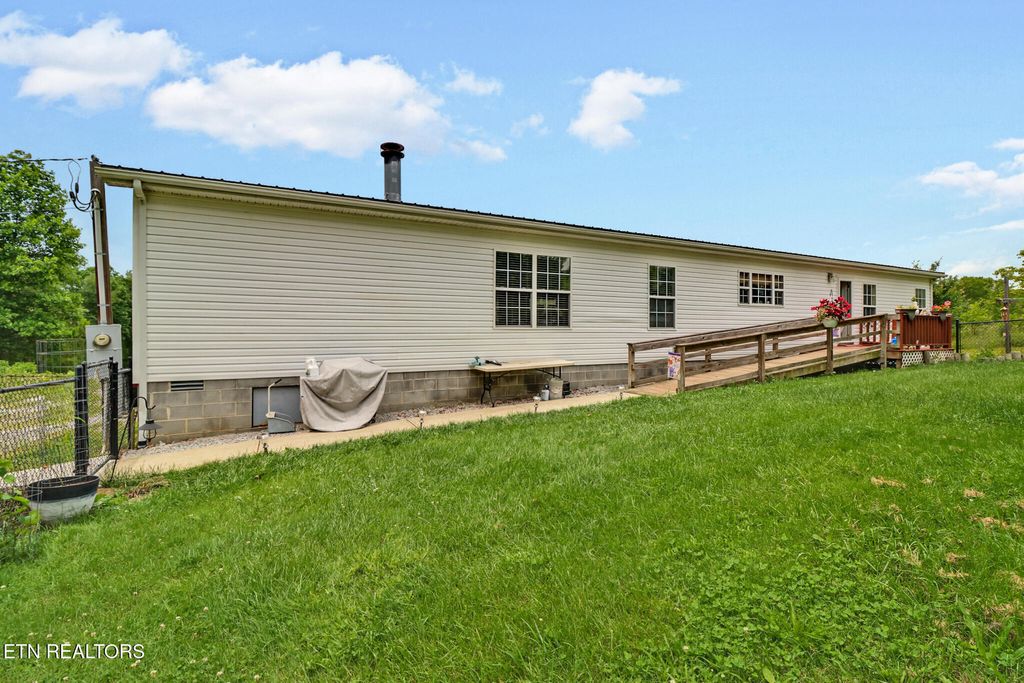 Photo of 627 Clint Lowe Rd, Crossville, TN 38572 (MLS # 1304769)