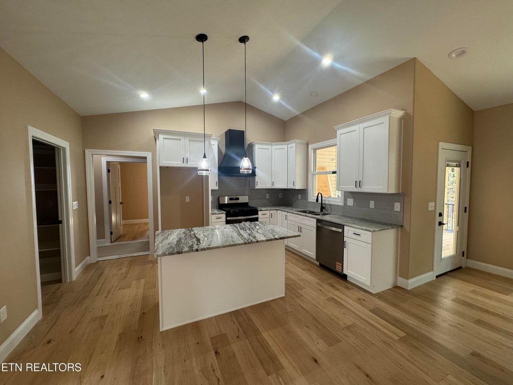 Photo of 164 Hawes Circle, Crossville, TN 38558 (MLS # 1314675)
