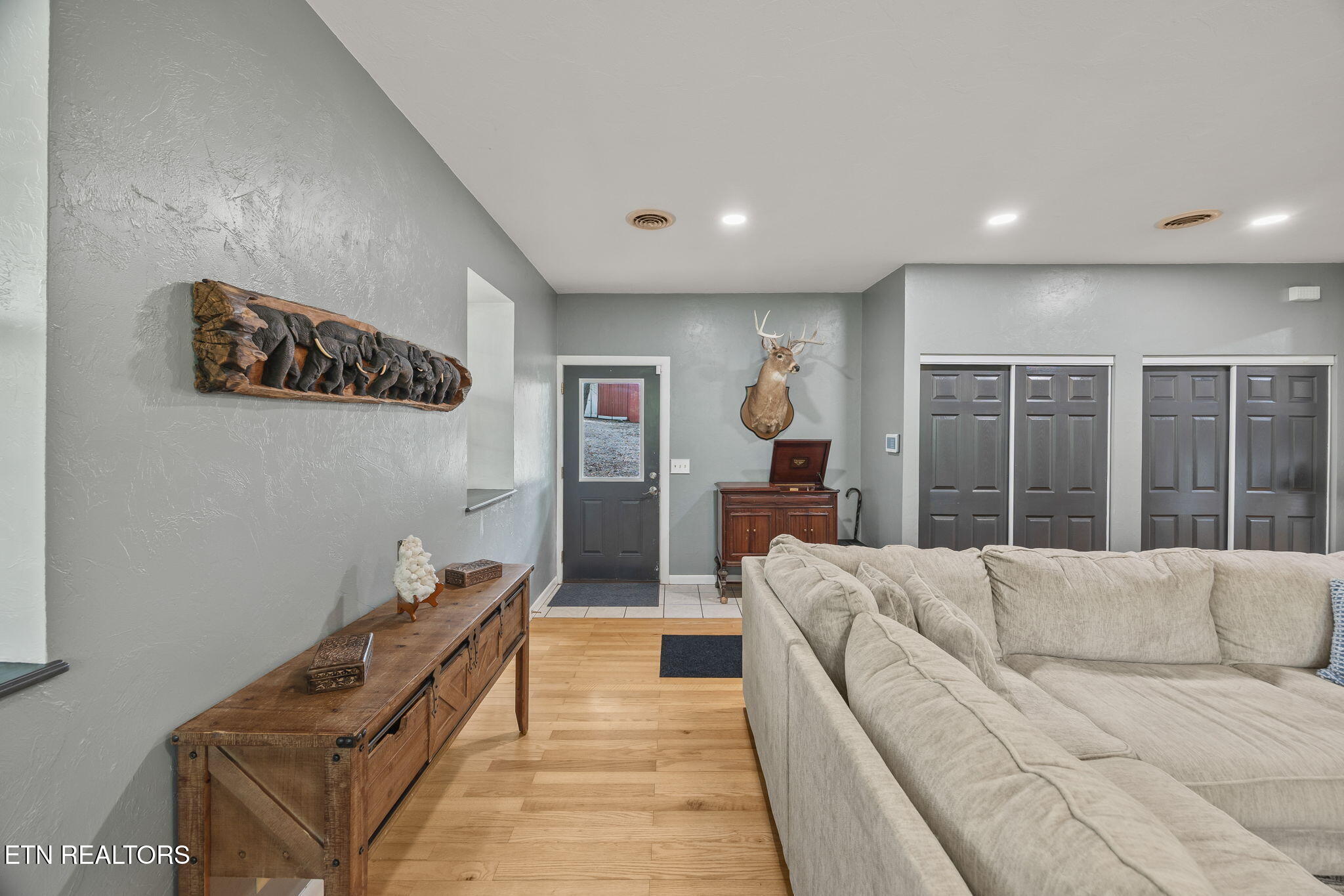 2543 S Bunker Hill Rd