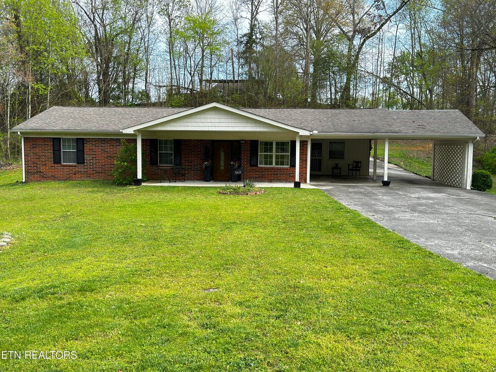 Photo of 4614 Lakeview Circle, Louisville, TN 37777 (MLS # 1258224)