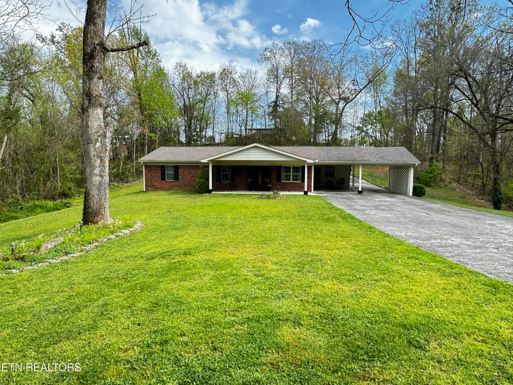 Photo of 4614 Lakeview Circle, Louisville, TN 37777 (MLS # 1258224)