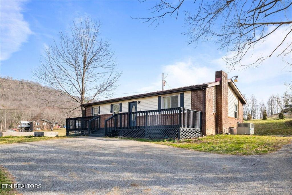 Photo of 491 Tionesta Drive, Jacksboro, TN 37757 (MLS # 1330509)