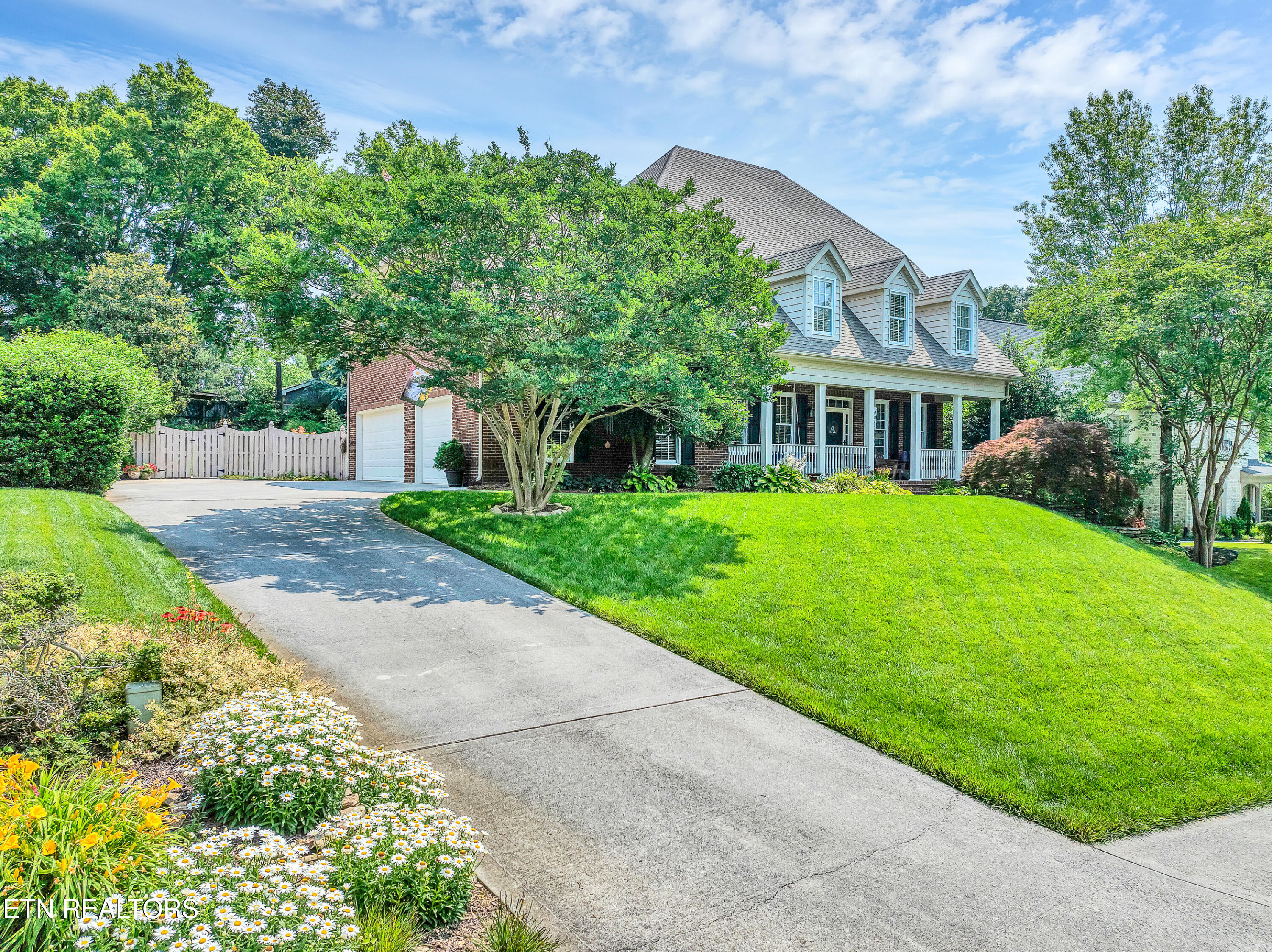 10212 Meadow Ridges Lane