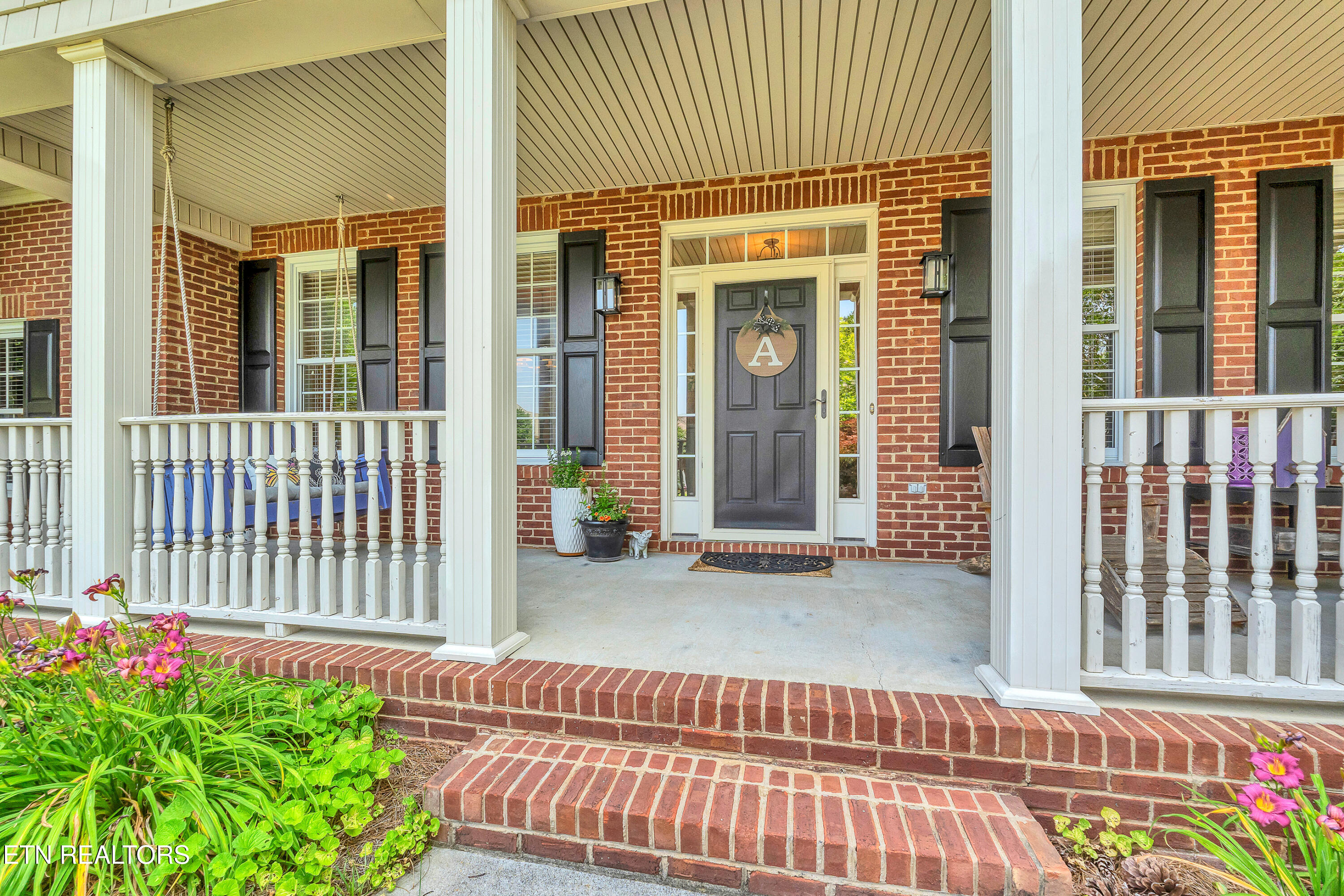 10212 Meadow Ridges Lane