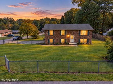 5208 NW BERBERA Drive Knoxville TN 37921
