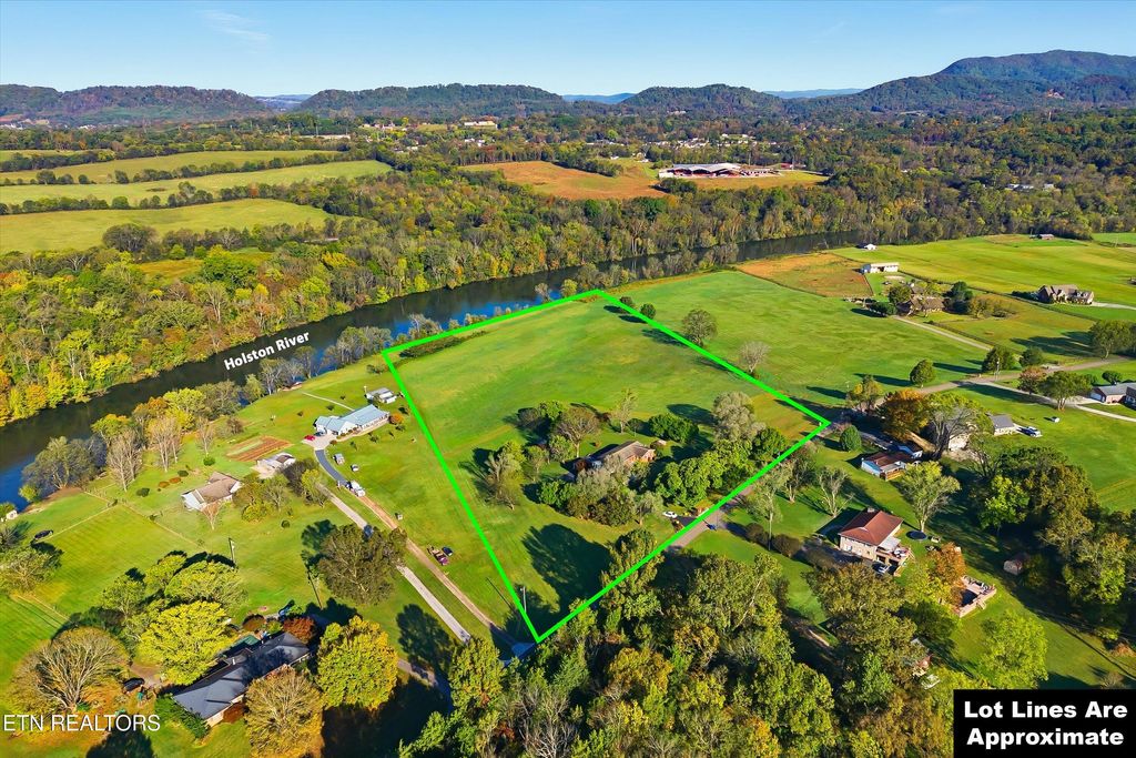 Photo of 1021 Graves Rd, Strawberry Plains, TN 37871 (MLS # 1330974)