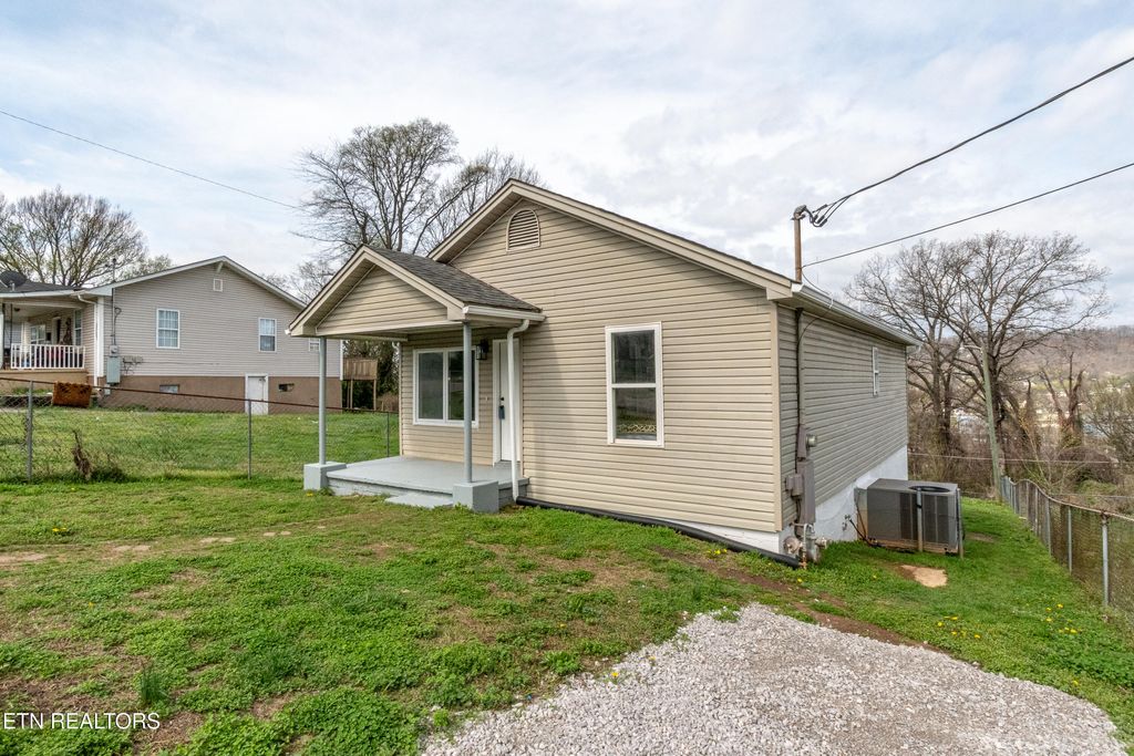 Photo of 1123 Vermont Ave, Knoxville, TN 37921 (MLS # 1332561)