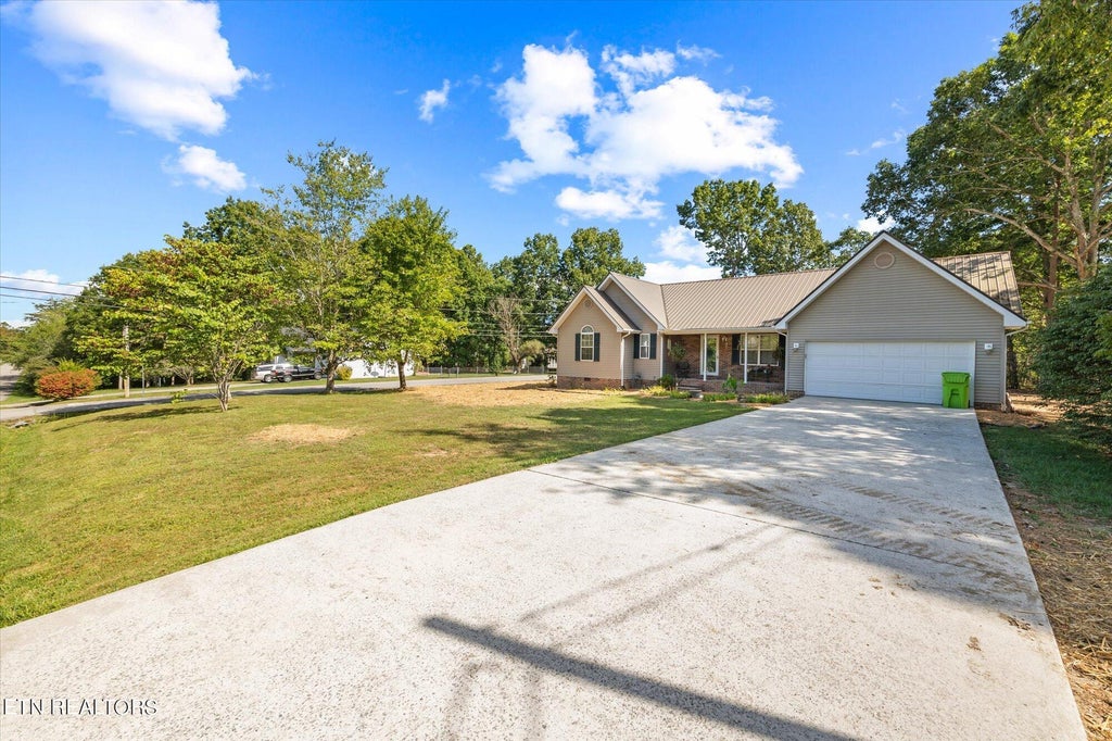 Photo of 156 Tulip Drive, Crossville, TN 38555 (MLS # 1277416)
