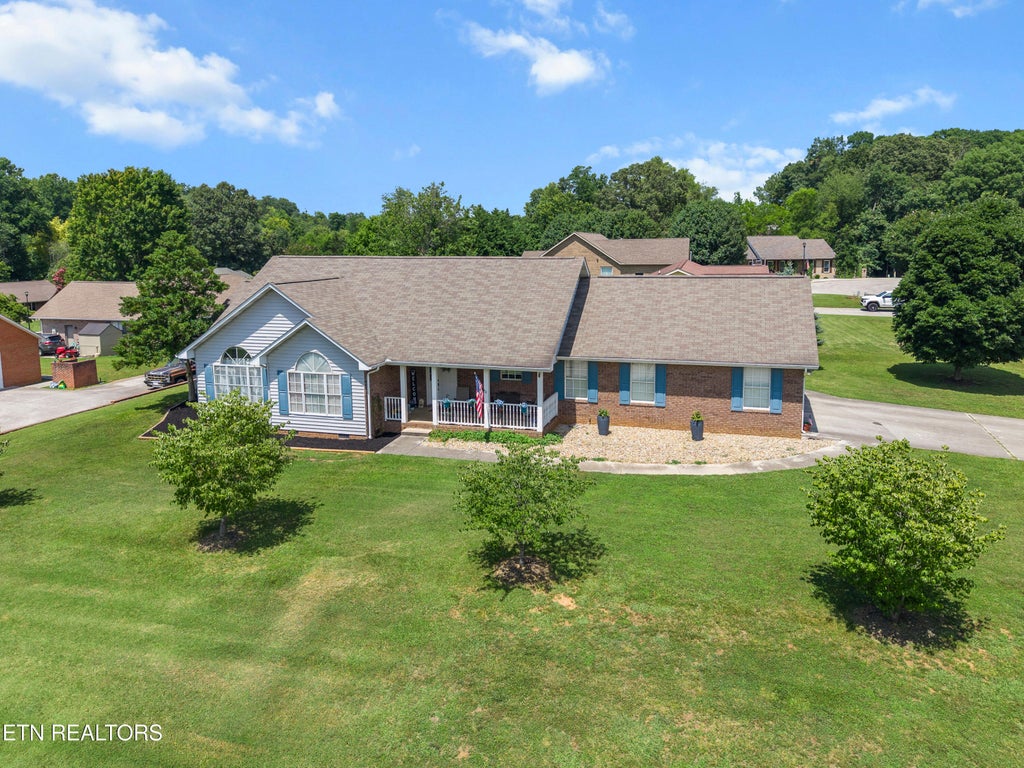 Photo of 940 Meadow Oaks Drive, Maryville, TN 37803 (MLS # 1347033)