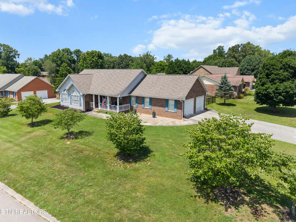 Photo of 940 Meadow Oaks Drive, Maryville, TN 37803 (MLS # 1347033)