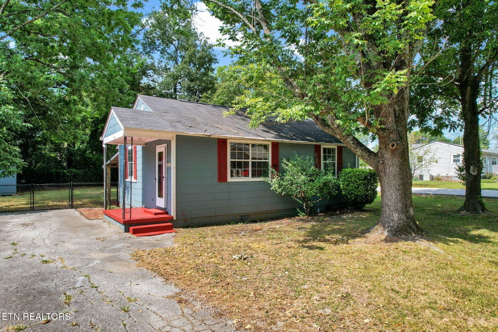 Photo of 1911 Dupont St, Hixson, TN 37343 (MLS # 1355135)