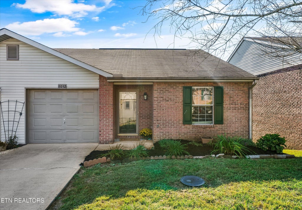 Photo of 8032 Stablegate Way, Powell, TN 37849 (MLS # 1358930)